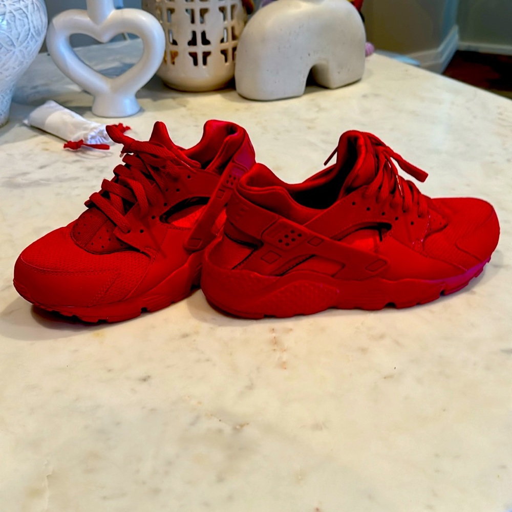 100 percent guaranteed authentic twice worn Huarache bright red
